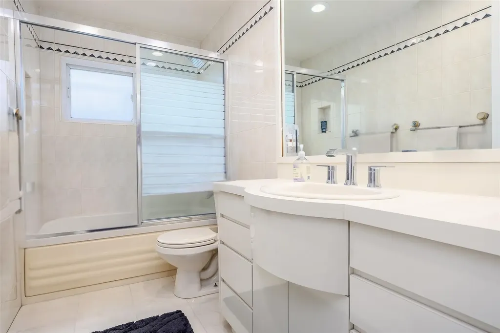 36 Randy Lane Plainview NY 11803