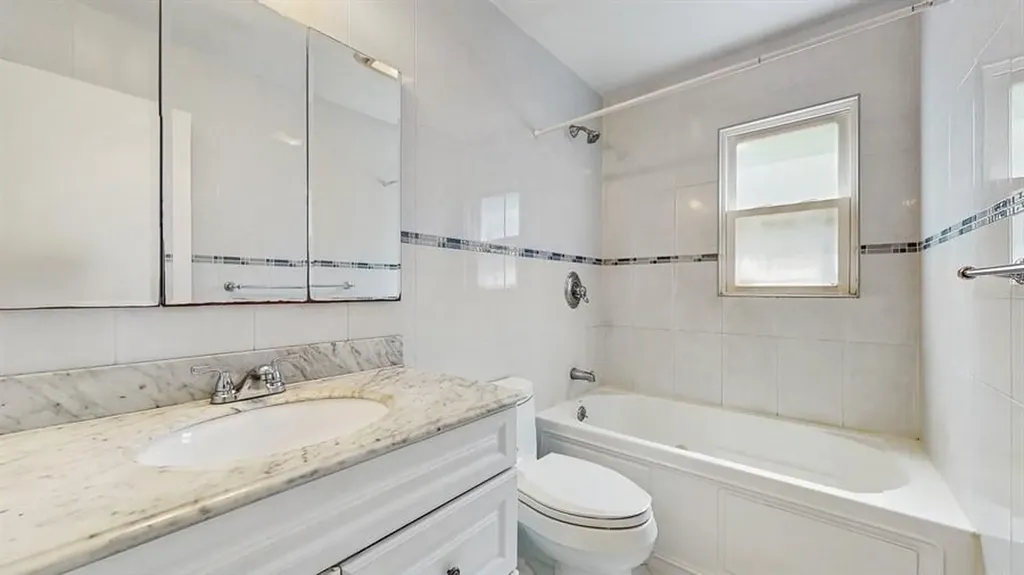 29 Melanie Lane Syosset NY 11791