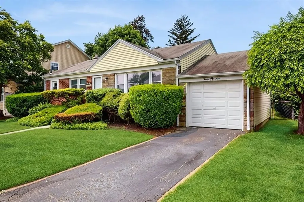 29 Melanie Lane Syosset NY 11791