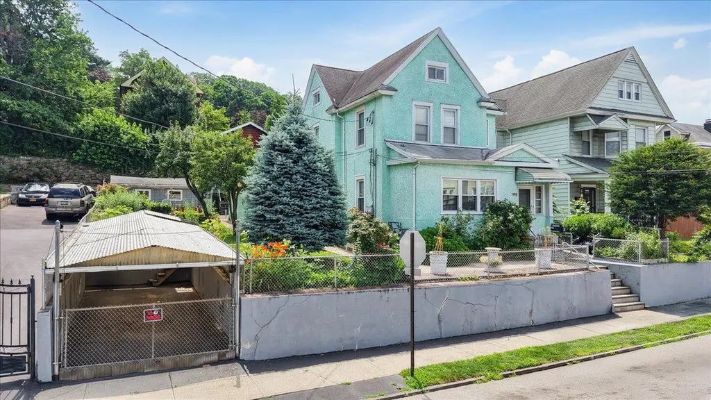 102 Burhans Avenue Yonkers NY 10701