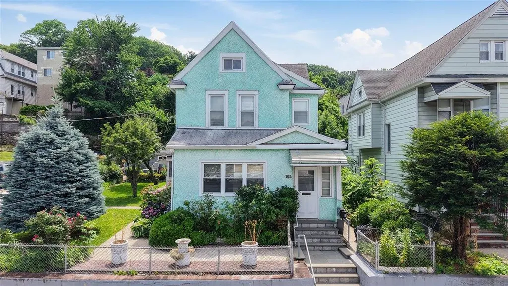 102 Burhans Avenue Yonkers NY 10701