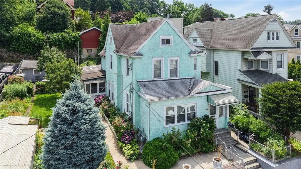 102 Burhans Avenue Yonkers NY 10701
