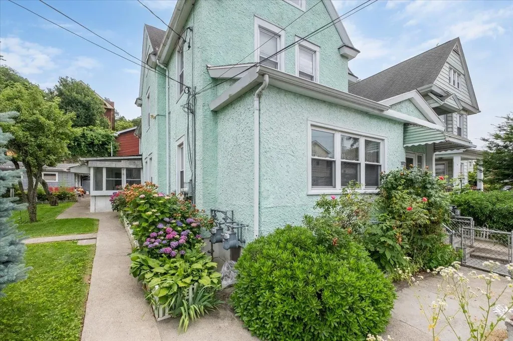 102 Burhans Avenue Yonkers NY 10701