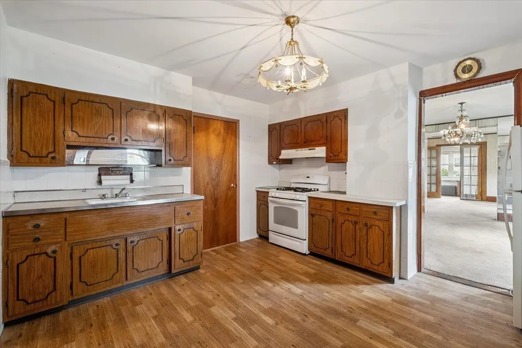 102 Burhans Avenue Yonkers NY 10701