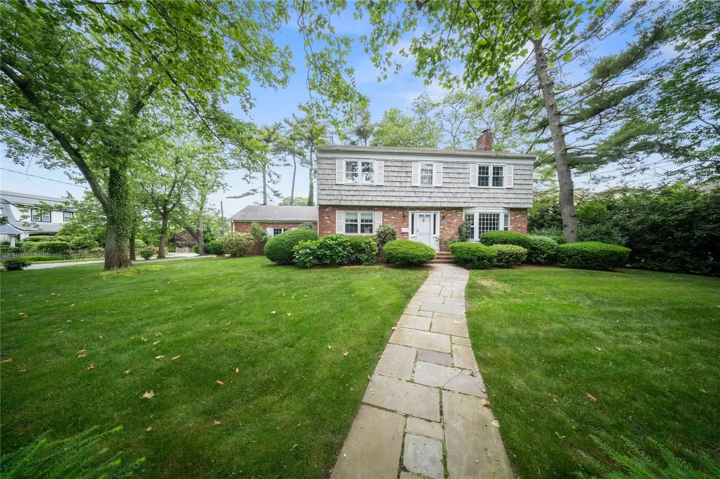 520 Chauncey Lane Lawrence NY 11559