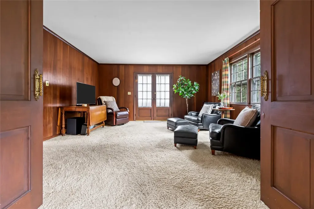 520 Chauncey Lane Lawrence NY 11559