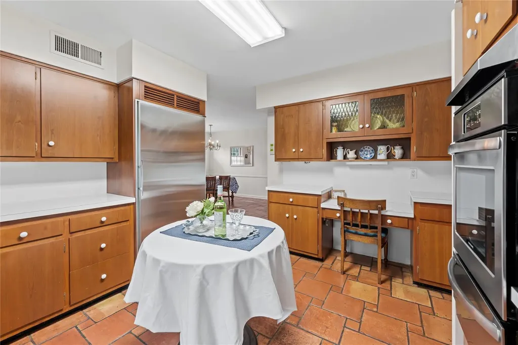520 Chauncey Lane Lawrence NY 11559
