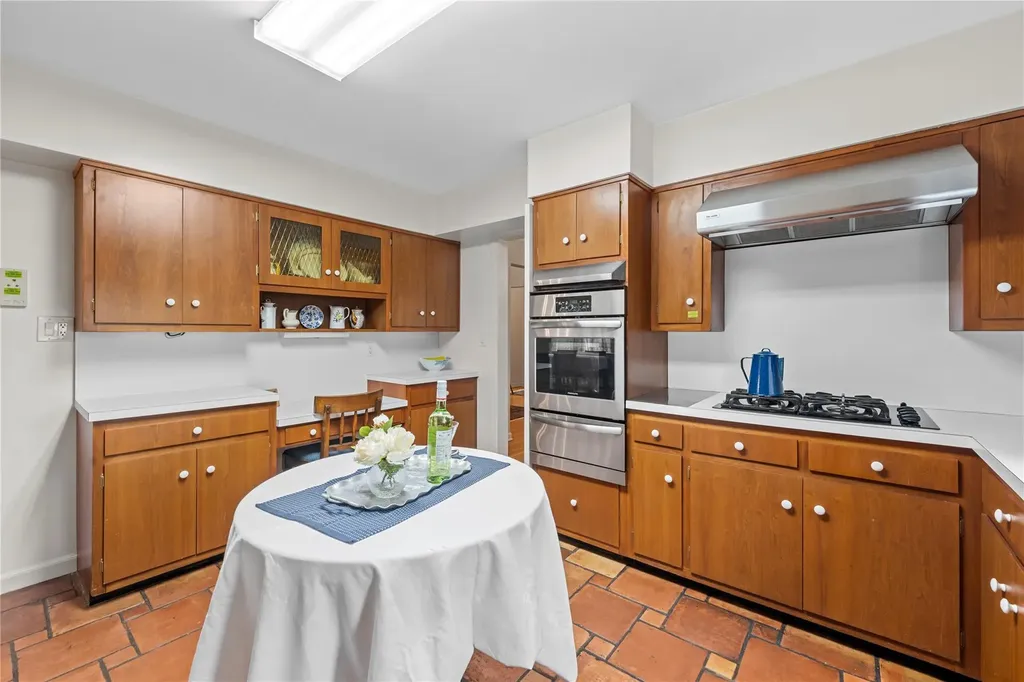 520 Chauncey Lane Lawrence NY 11559