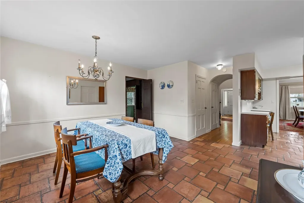 520 Chauncey Lane Lawrence NY 11559