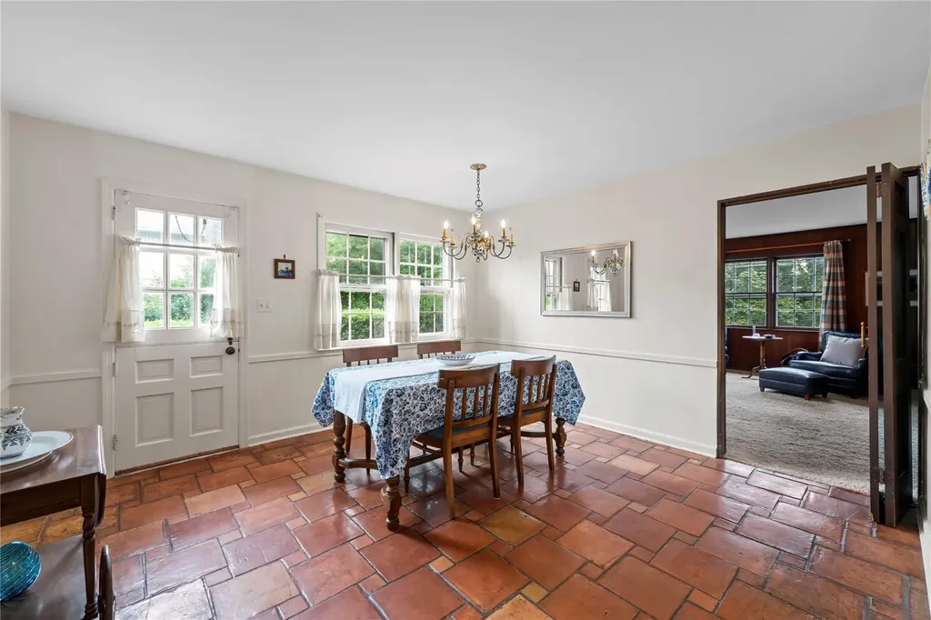 520 Chauncey Lane Lawrence NY 11559