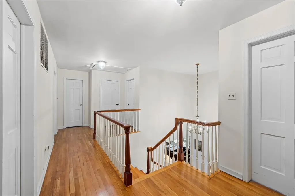 520 Chauncey Lane Lawrence NY 11559
