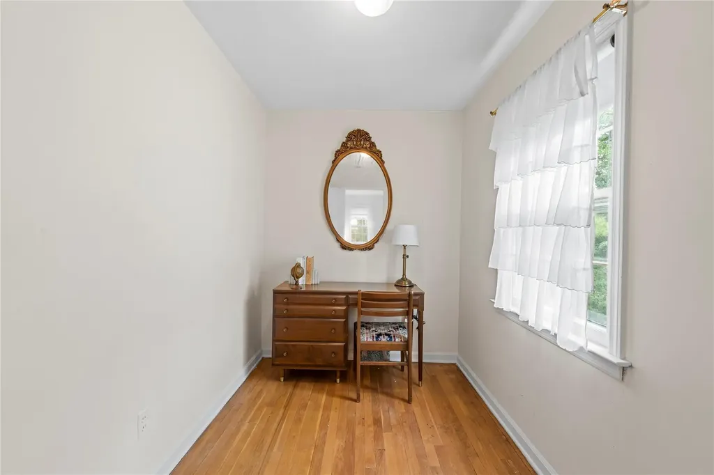 520 Chauncey Lane Lawrence NY 11559