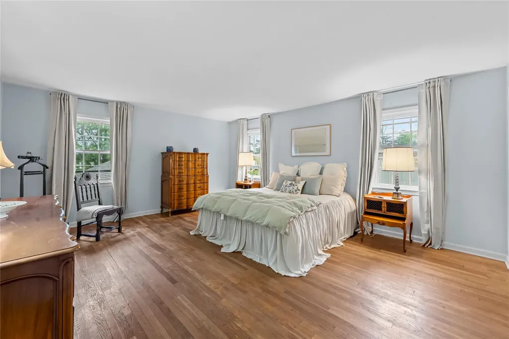 520 Chauncey Lane Lawrence NY 11559