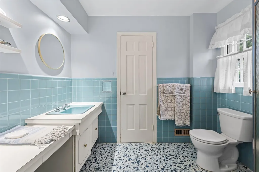520 Chauncey Lane Lawrence NY 11559