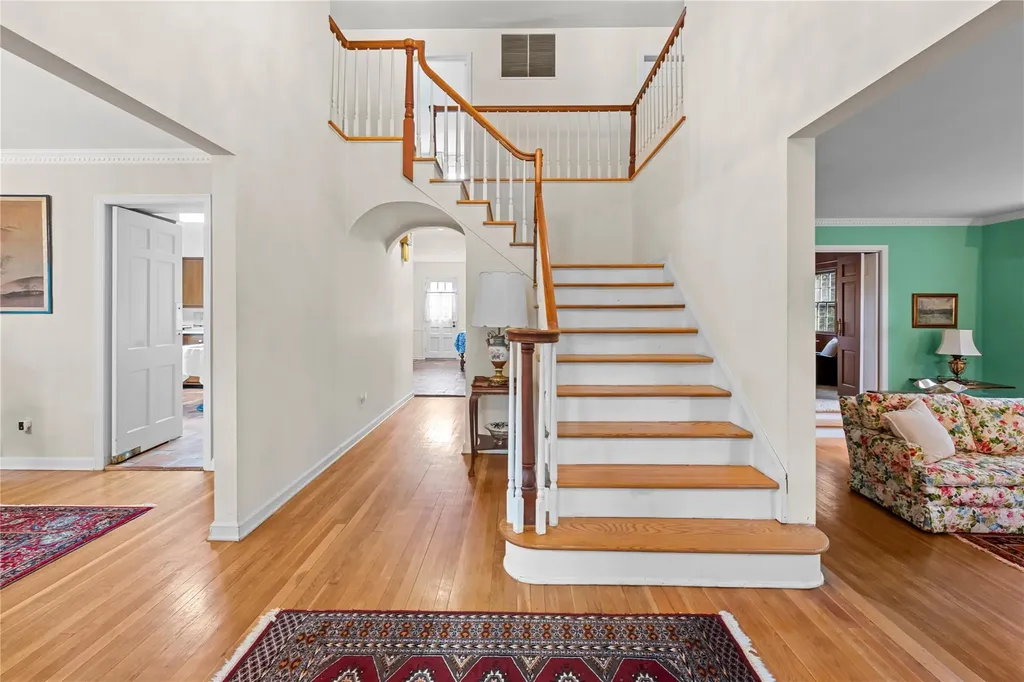 520 Chauncey Lane Lawrence NY 11559