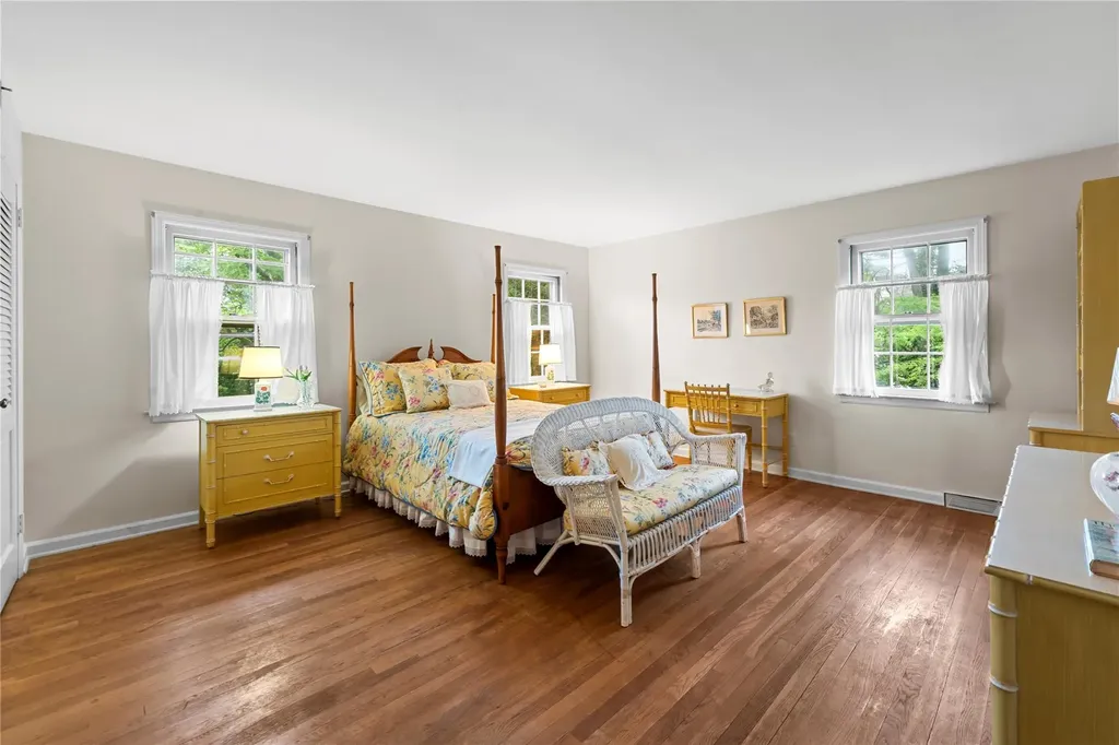 520 Chauncey Lane Lawrence NY 11559