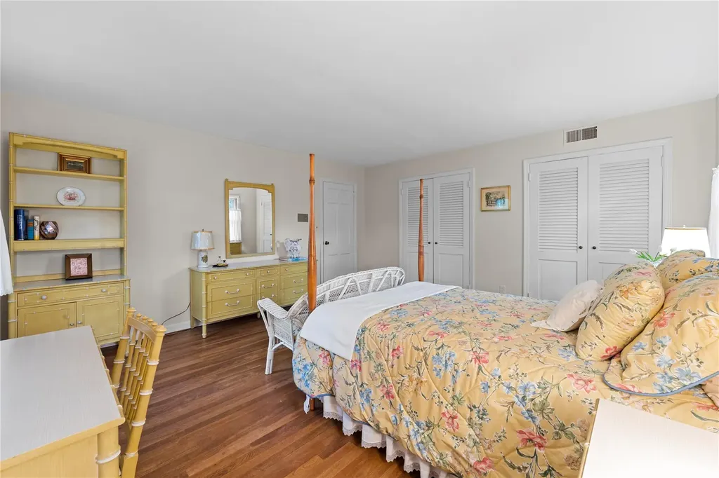 520 Chauncey Lane Lawrence NY 11559