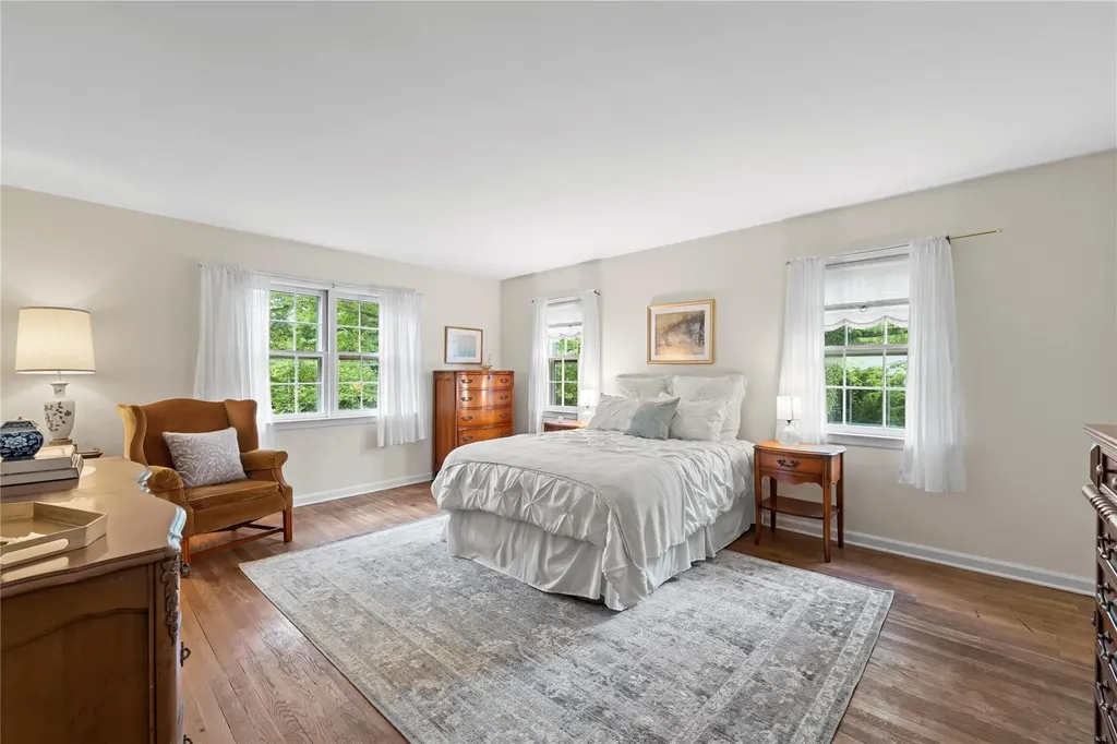 520 Chauncey Lane Lawrence NY 11559