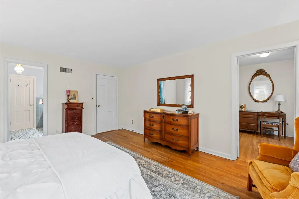 520 Chauncey Lane Lawrence NY 11559