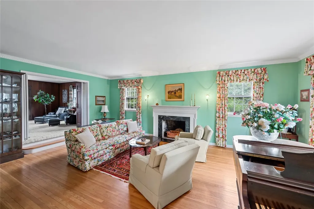 520 Chauncey Lane Lawrence NY 11559