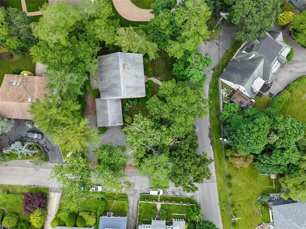 520 Chauncey Lane Lawrence NY 11559