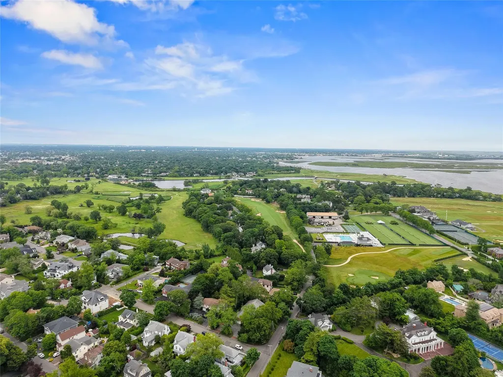 520 Chauncey Lane Lawrence NY 11559