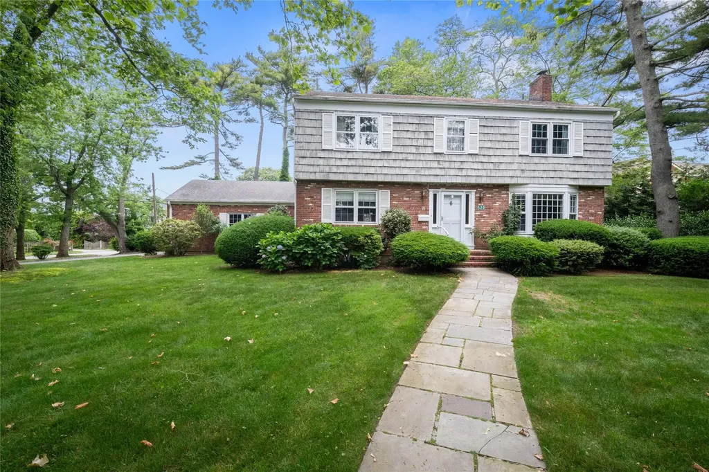 520 Chauncey Lane Lawrence NY 11559