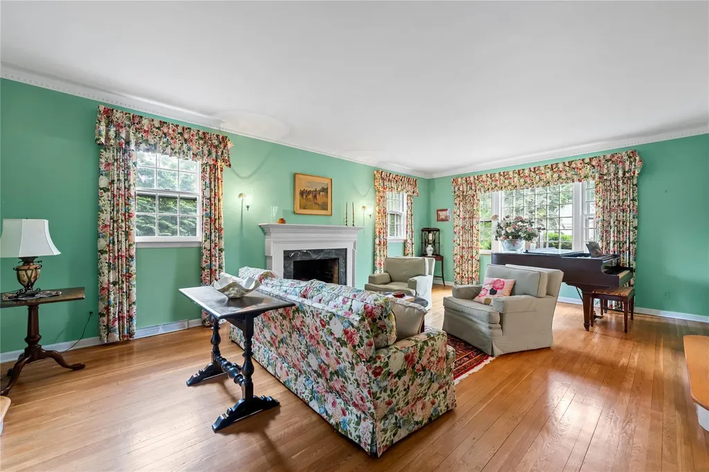 520 Chauncey Lane Lawrence NY 11559