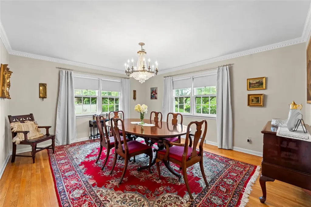 520 Chauncey Lane Lawrence NY 11559