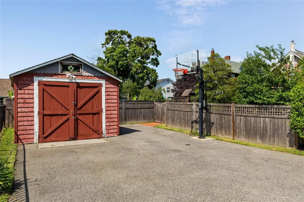 28 Shore Road Babylon NY 11702
