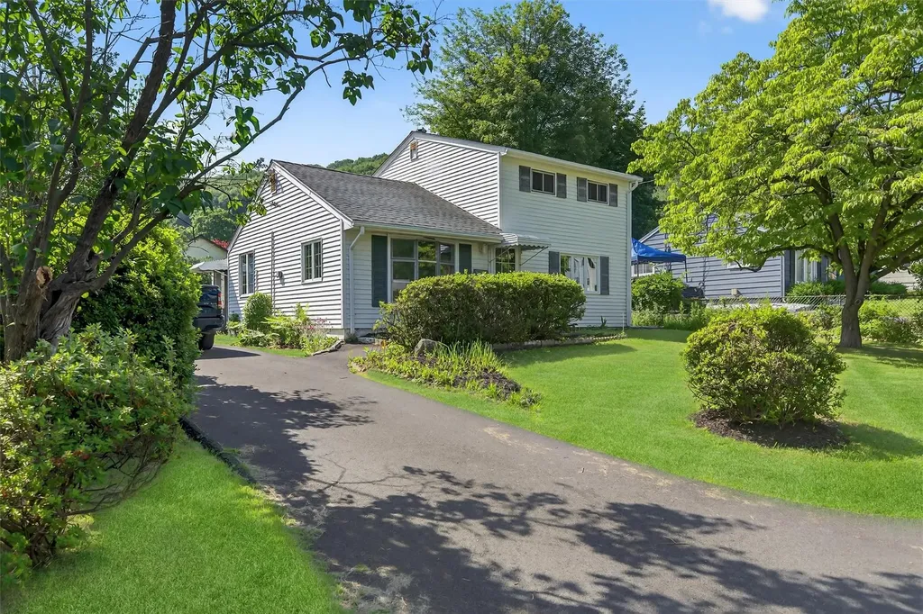 34 Hurd Avenue Garnerville NY 10923