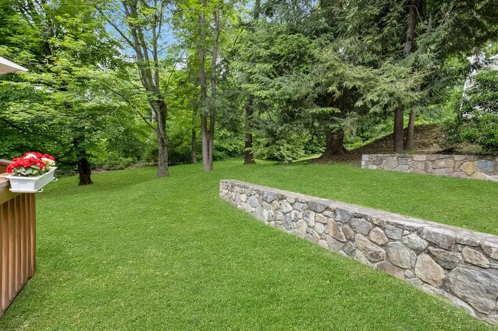 17 Spring Pond Drive Ossining NY 10562