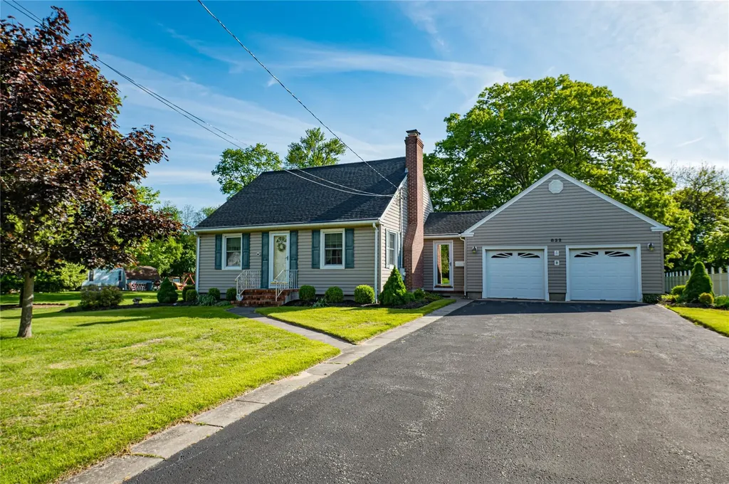 832 Ostrander Avenue Riverhead NY 11901
