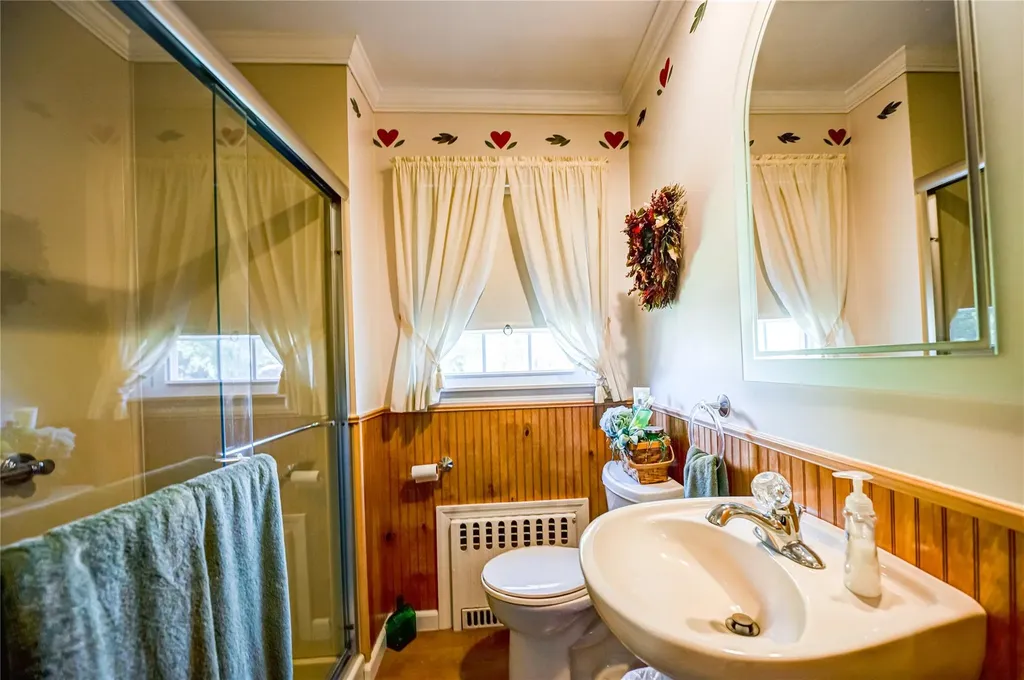832 Ostrander Avenue Riverhead NY 11901