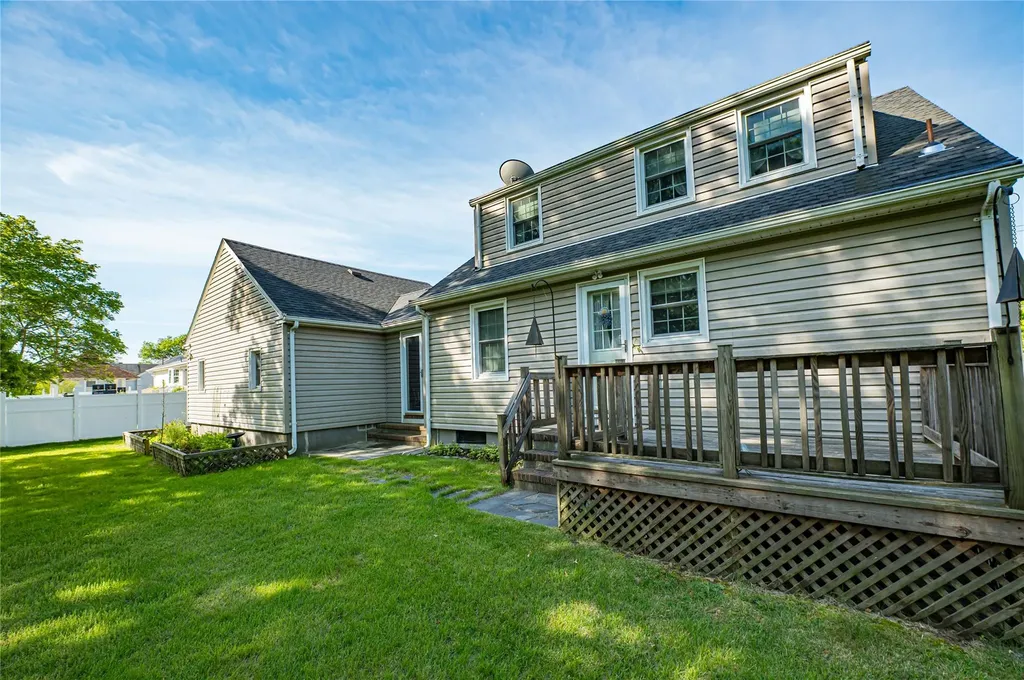 832 Ostrander Avenue Riverhead NY 11901