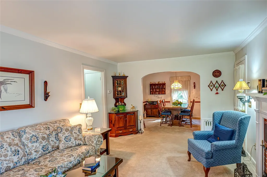 832 Ostrander Avenue Riverhead NY 11901