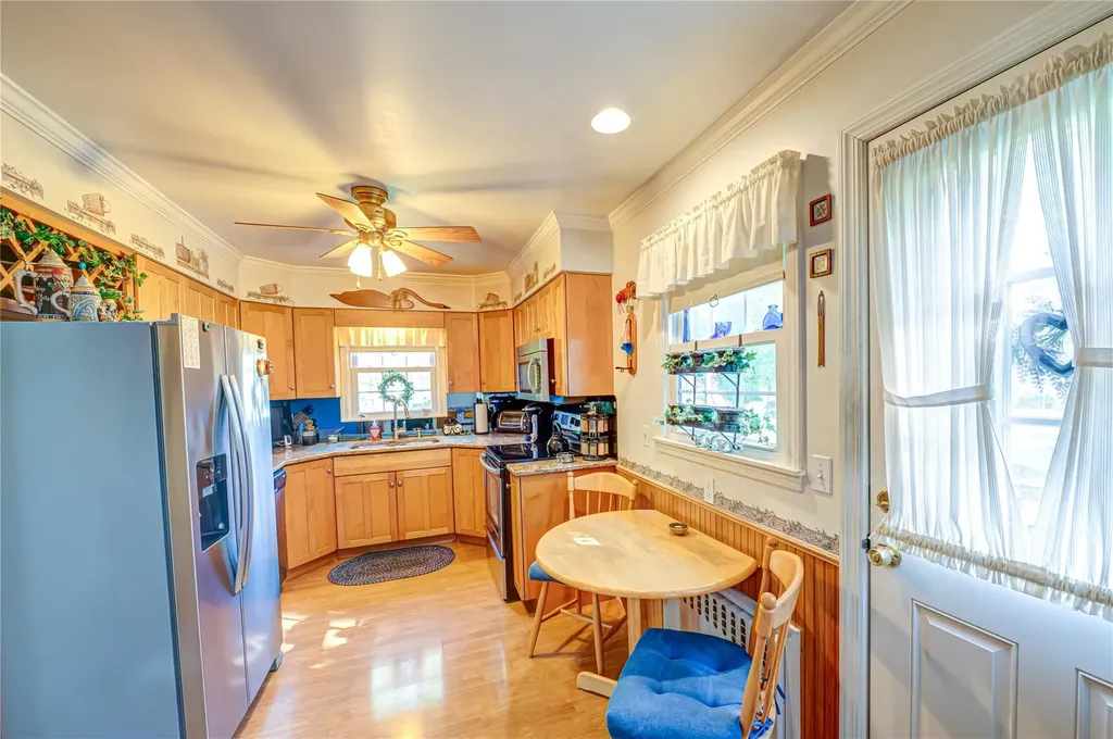 832 Ostrander Avenue Riverhead NY 11901