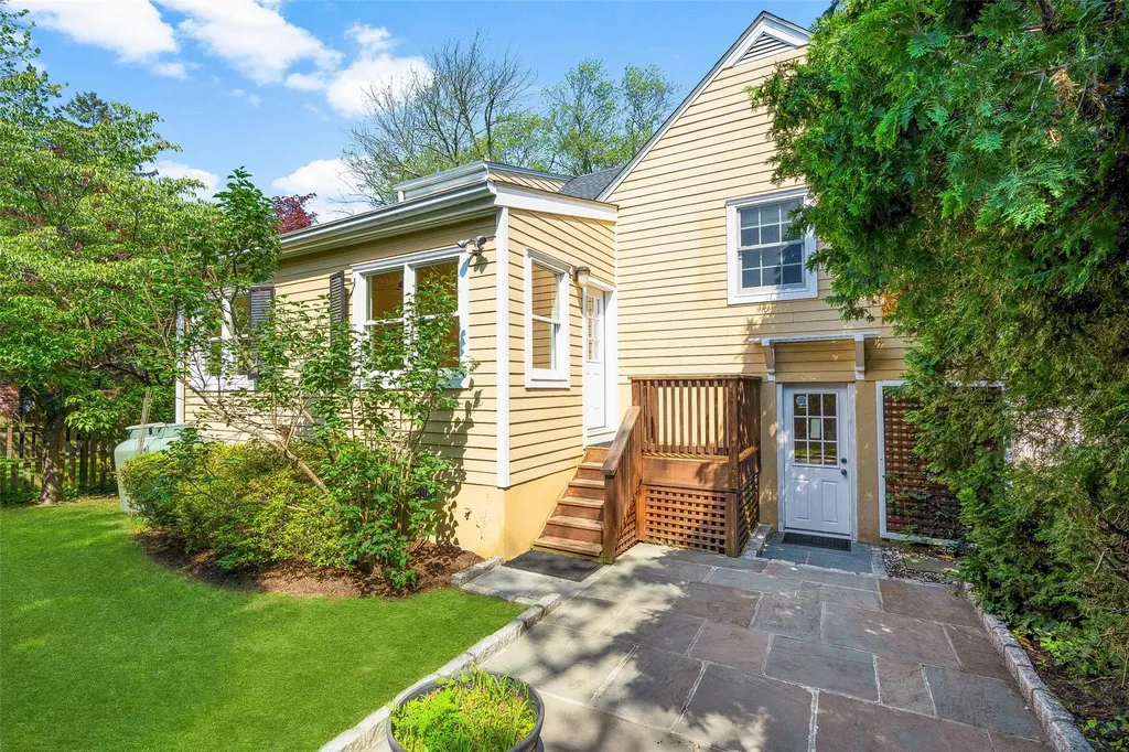 4 Senate Place Larchmont NY 10538
