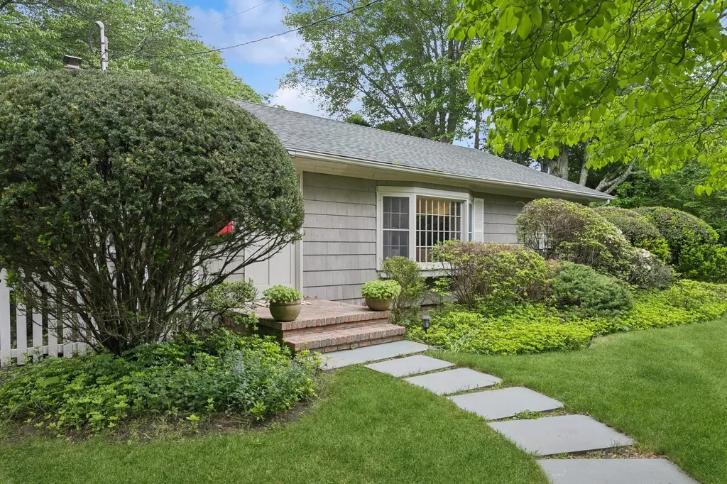 14 Cooper Lane East Hampton NY 11937
