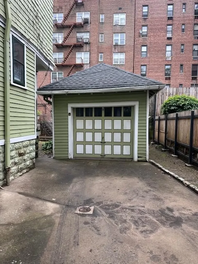 689 E 19th Street Brooklyn NY 11230