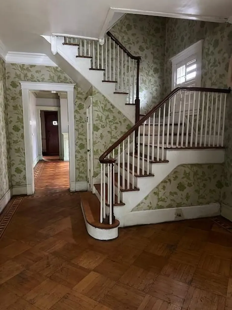 689 E 19th Street Brooklyn NY 11230