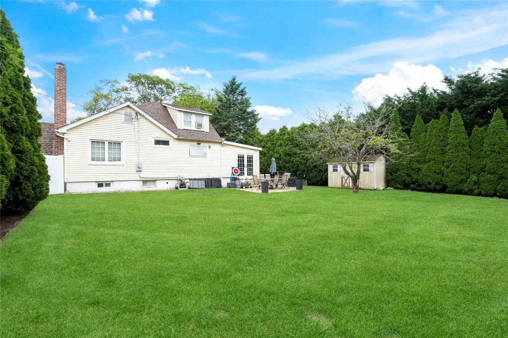 306 Mccall Avenue West Islip NY 11795