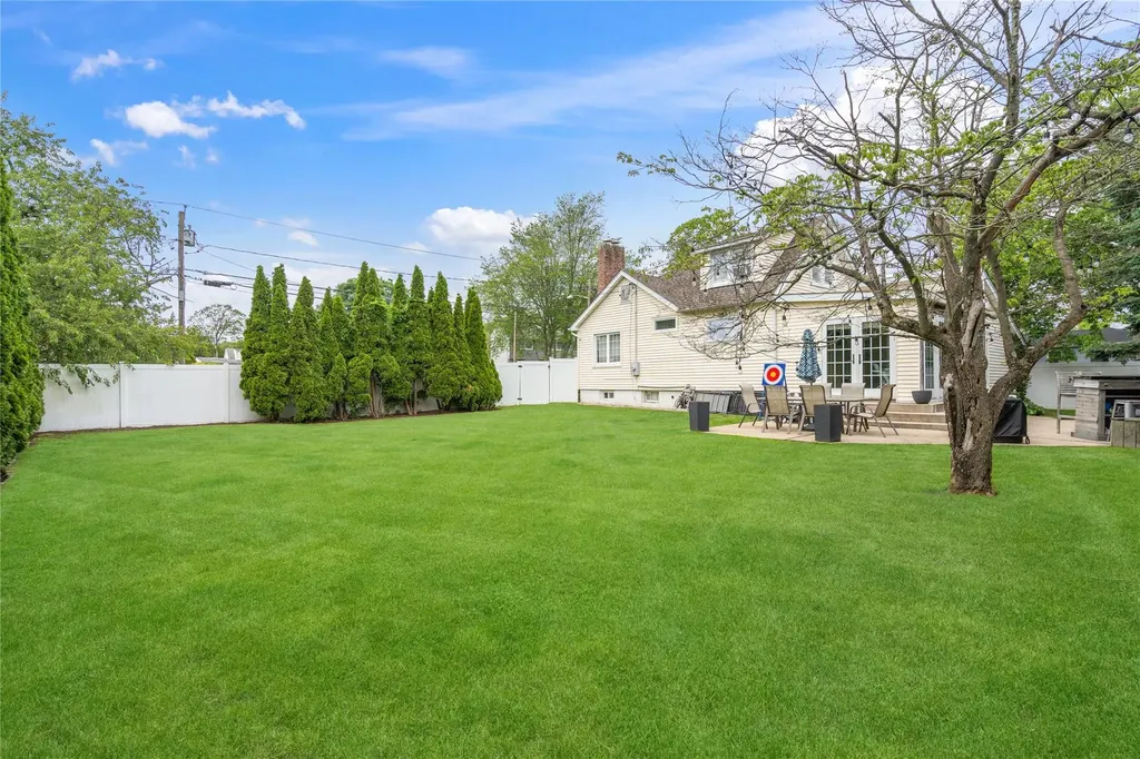 306 Mccall Avenue West Islip NY 11795