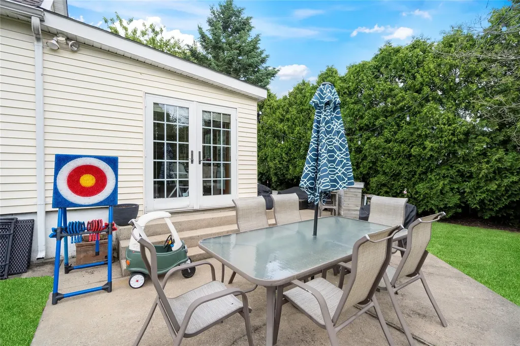 306 Mccall Avenue West Islip NY 11795