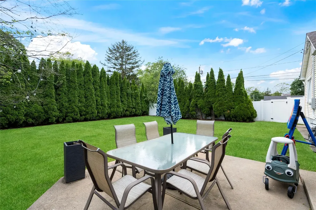 306 Mccall Avenue West Islip NY 11795