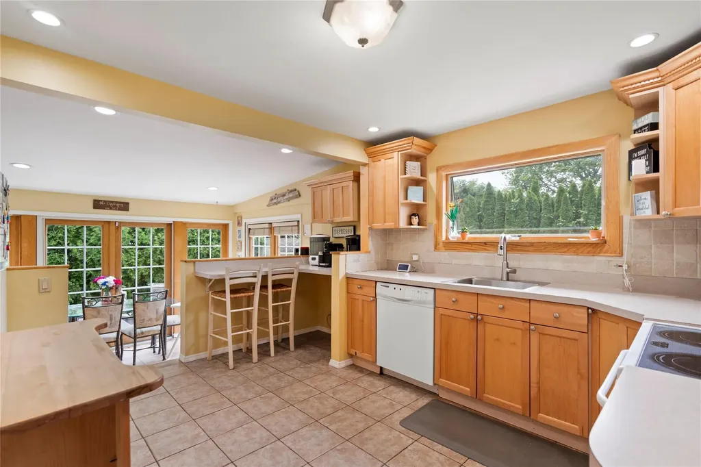 306 Mccall Avenue West Islip NY 11795