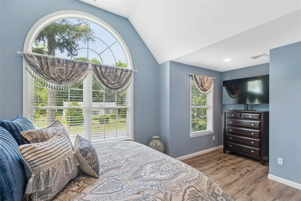 15 Maple Avenue Miller Place NY 11764