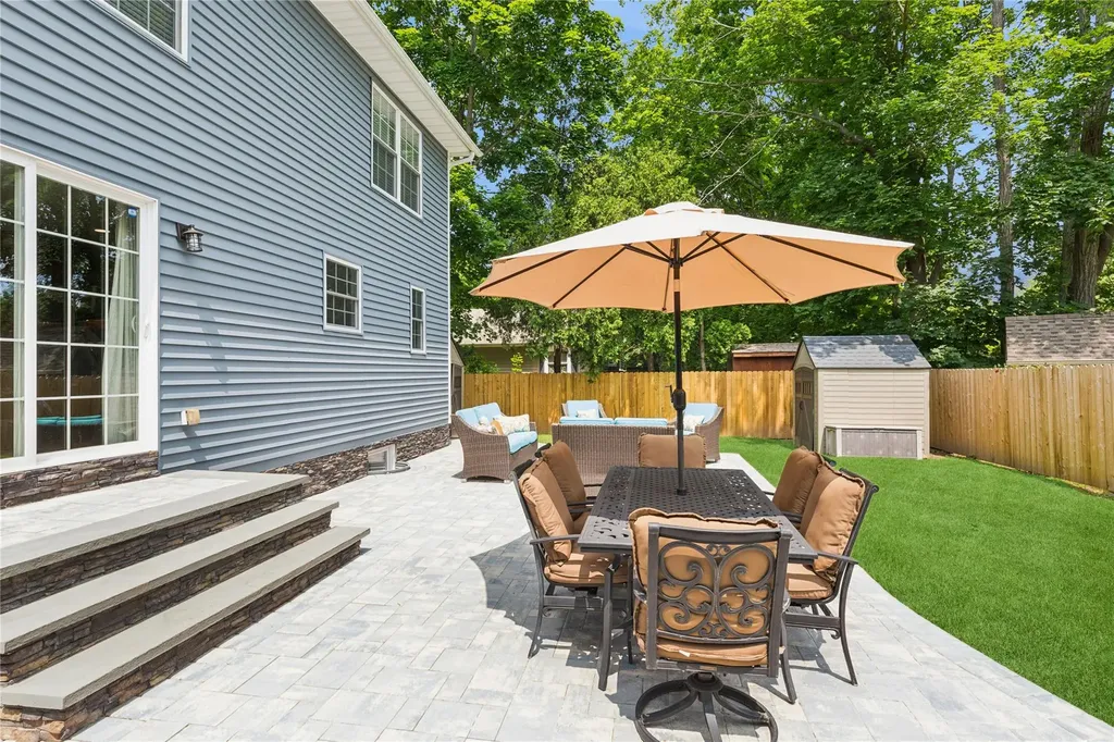 15 Maple Avenue Miller Place NY 11764