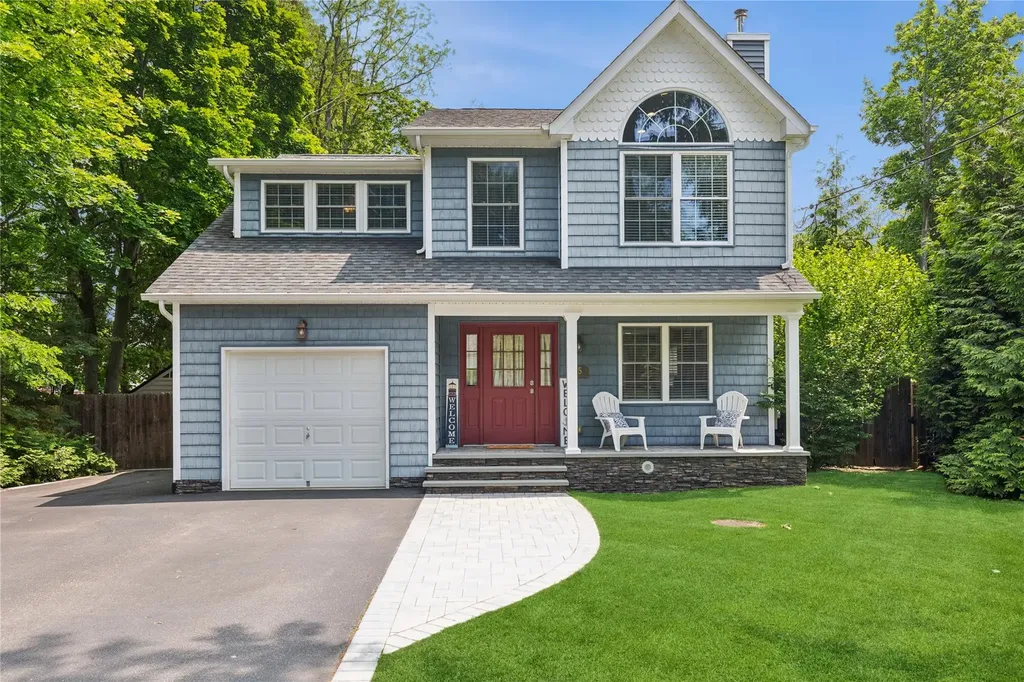 15 Maple Avenue Miller Place NY 11764
