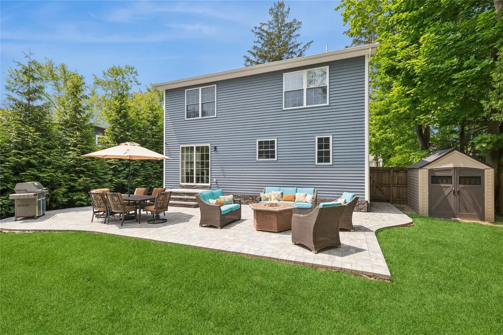 15 Maple Avenue Miller Place NY 11764
